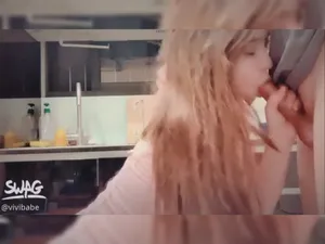 Hoá thân thành hộ lý xinh nện với bạn trai