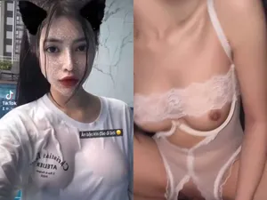 Làm tình em uyên thỏ vú bự dâm đãng